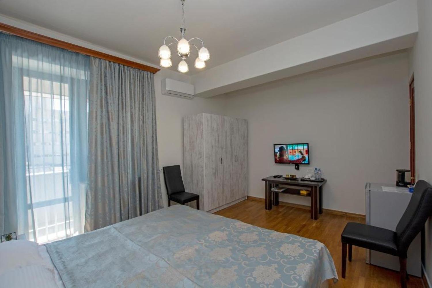 Hotel Season Yerevan Exterior photo