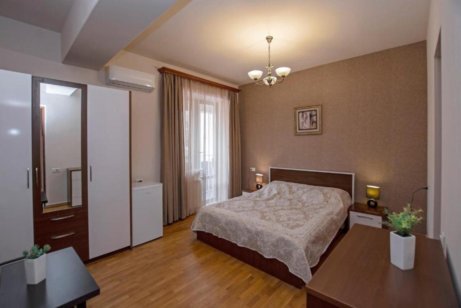 Hotel Season Yerevan Exterior photo