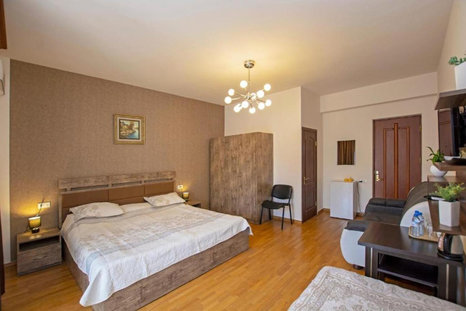 Hotel Season Yerevan Exterior photo